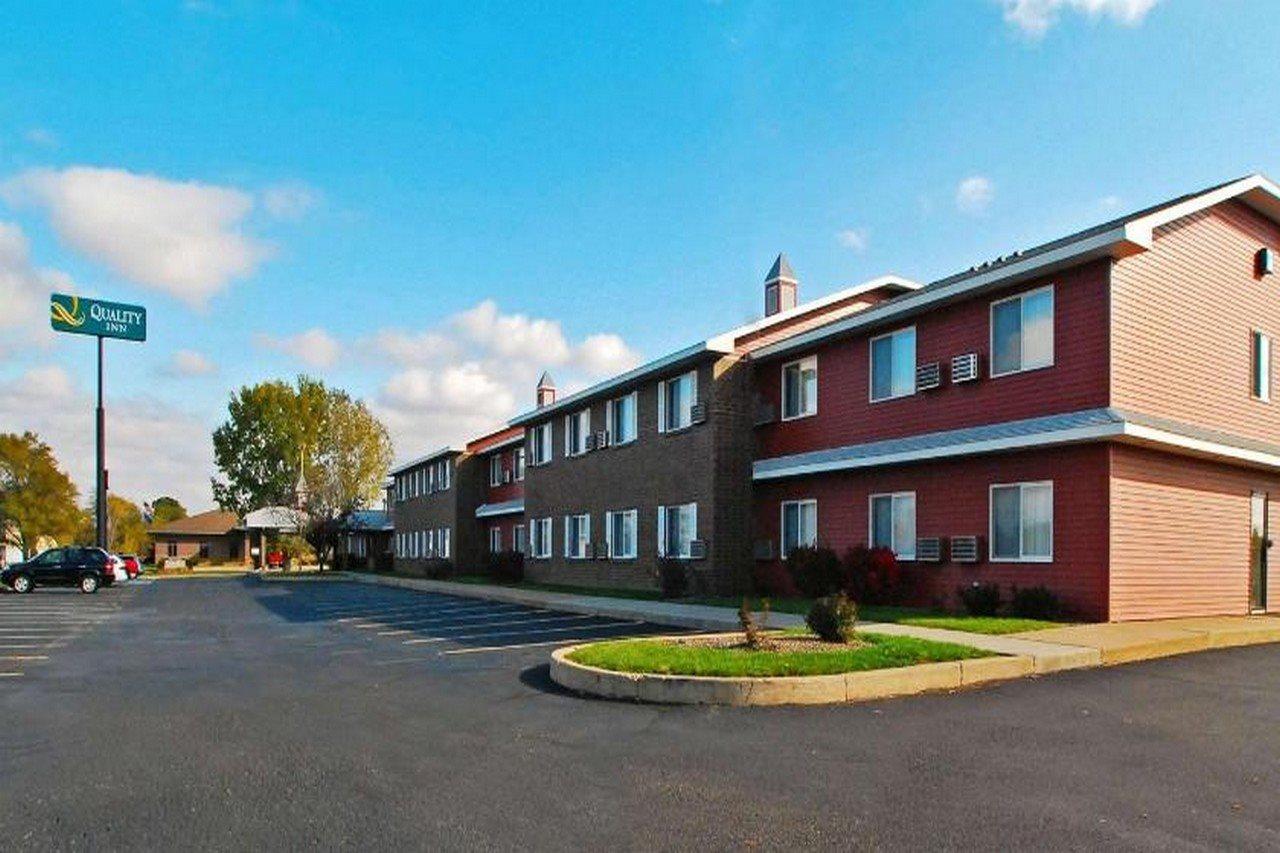 Hudson Inn & Suites Exterior photo